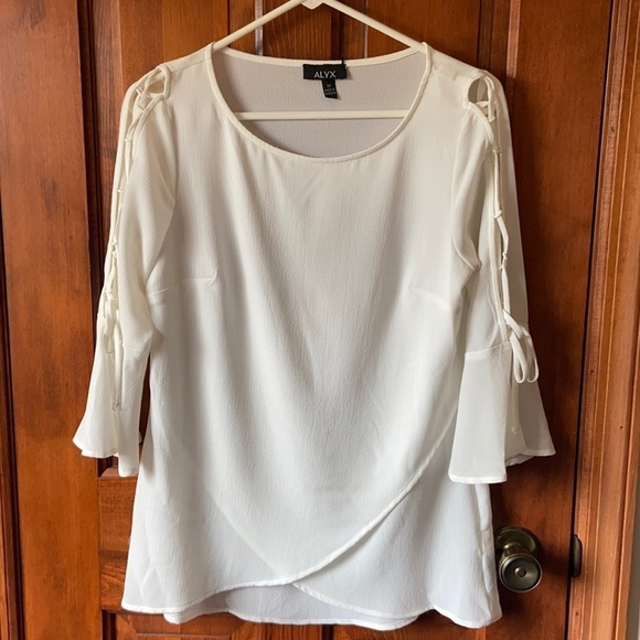 Alyx Bell-Sleeve Creamy White Career  Boho Blouse Crisscross Hem Scoop Neck M - Picture 1 of 10
